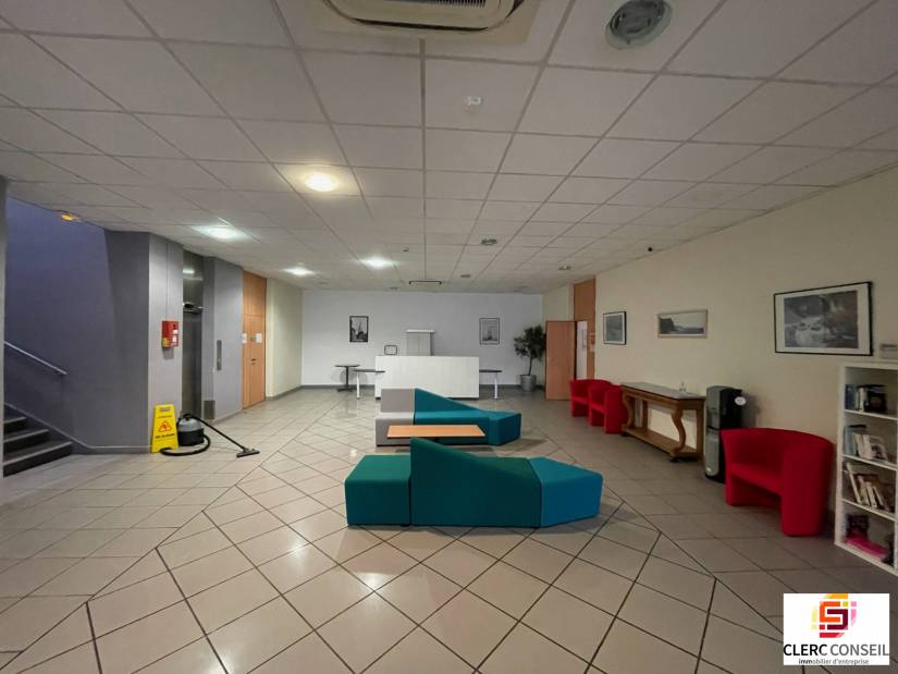Location - Bureaux 930m² - Bois-guillaume