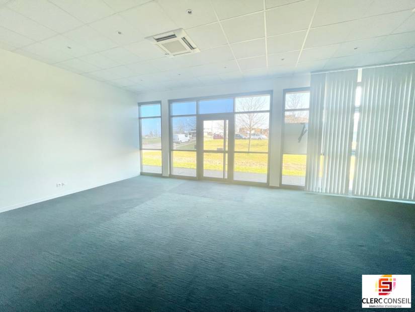 Location - Bureaux 268m² - Isneauville