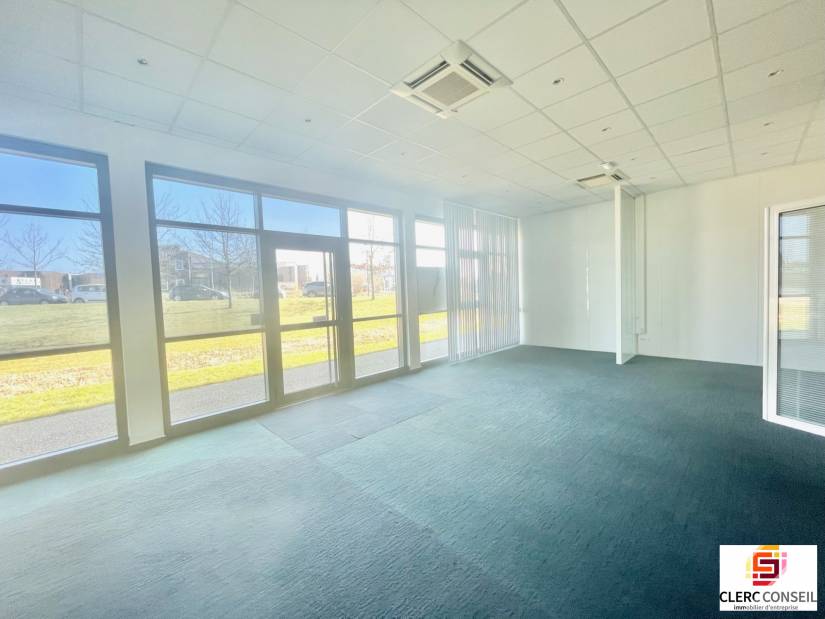 Location - Bureaux 268m² - Isneauville