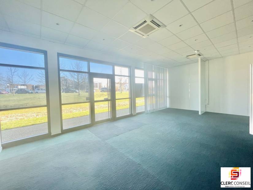 Location - Bureaux 268m² - Isneauville