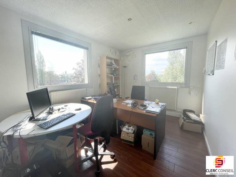 Location - Bureaux 80m² - Bihorel