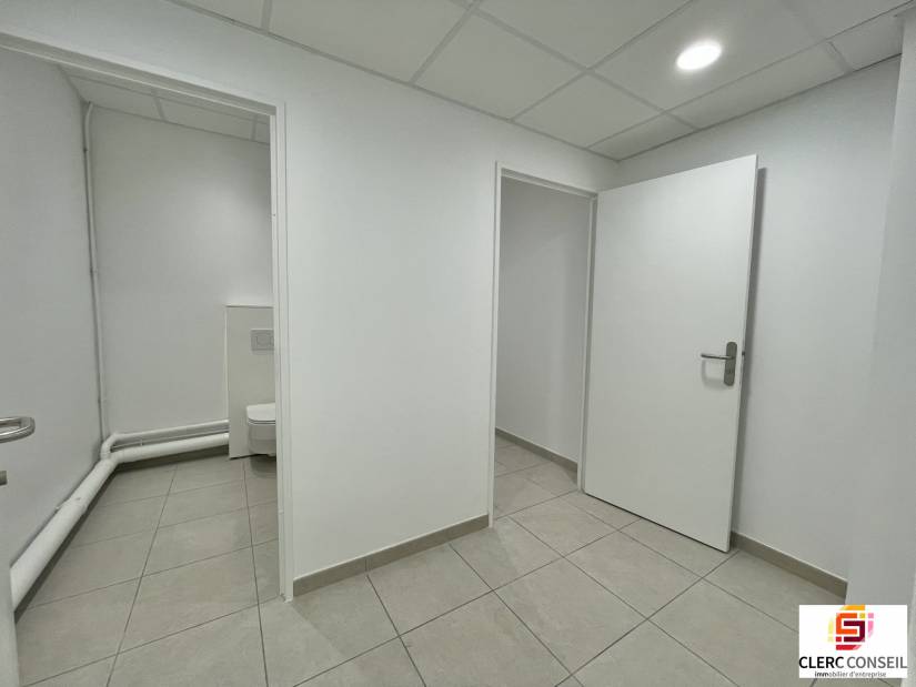 Location - Local commercial 101m² - Bihorel