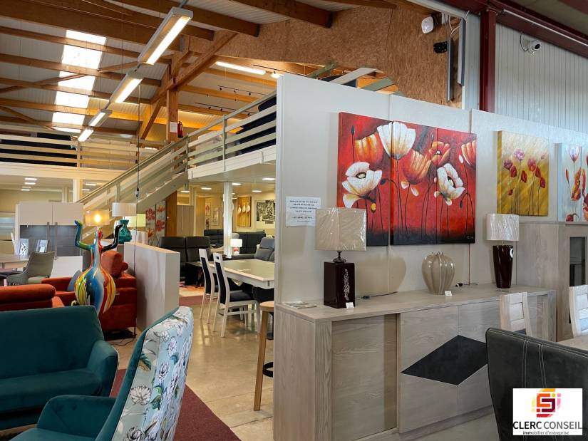 Vente - Local commercial 1500m² - Bâlines