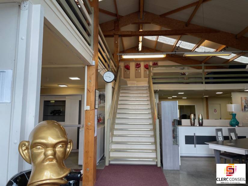 Vente - Local commercial 1500m² - Bâlines