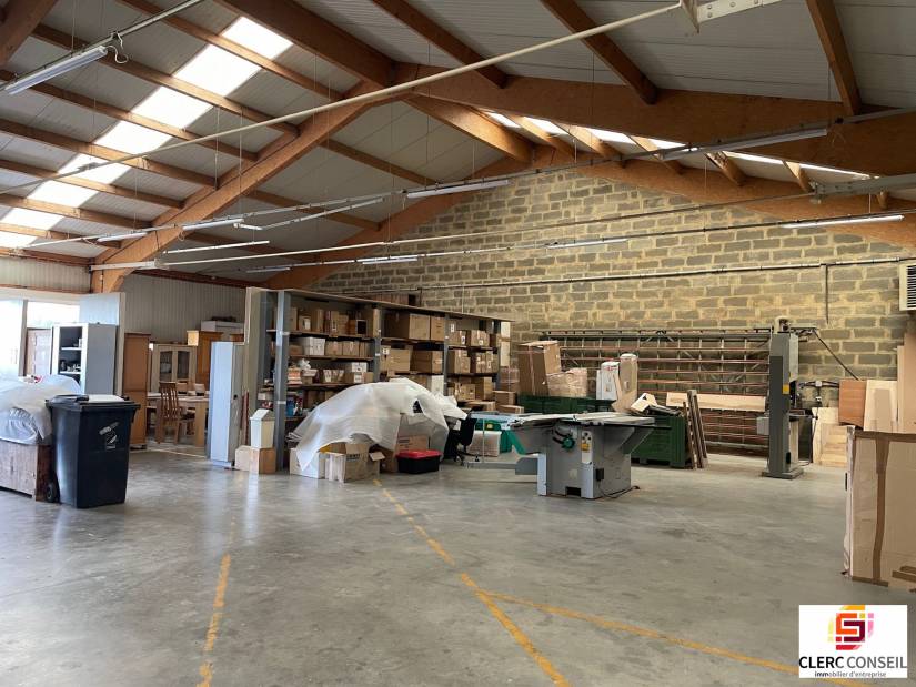 Vente - Local commercial 1500m² - Bâlines