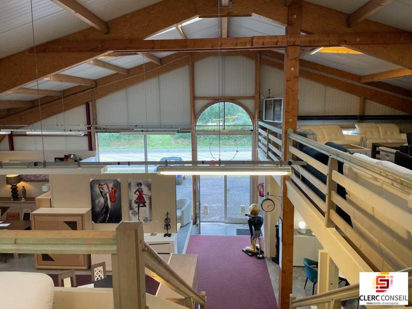 Vente - Local commercial 1500m² - Bâlines