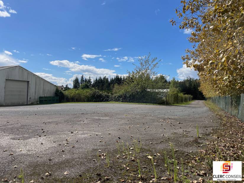 Vente - Local commercial 1500m² - Bâlines