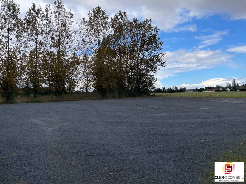 Vente - Local commercial 1500m² - Bâlines