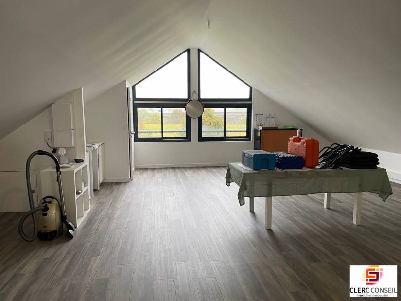 Location - Local commercial 124m² - Criquebeuf-sur-seine