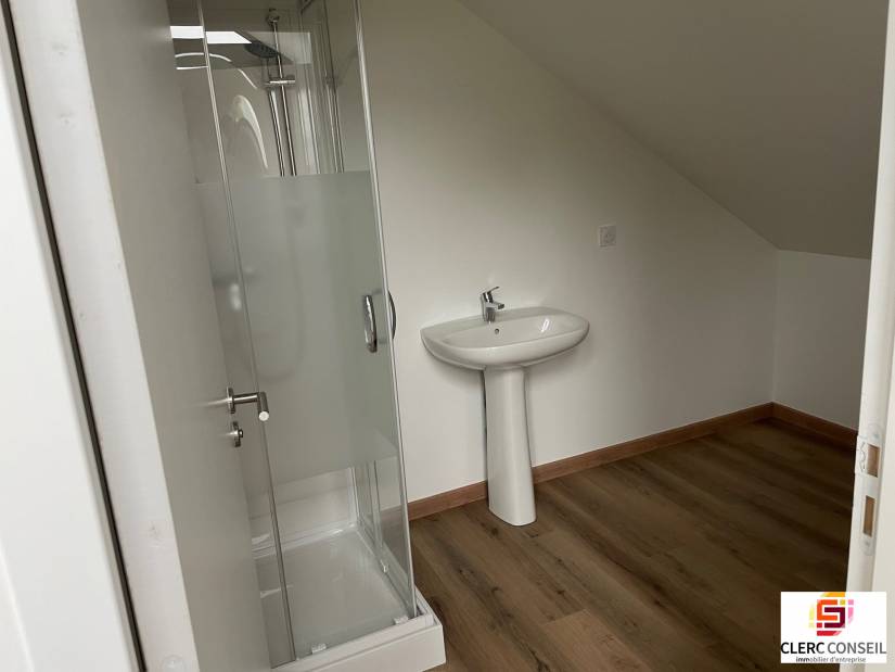 Location - Local commercial 82m² - Criquebeuf-sur-seine