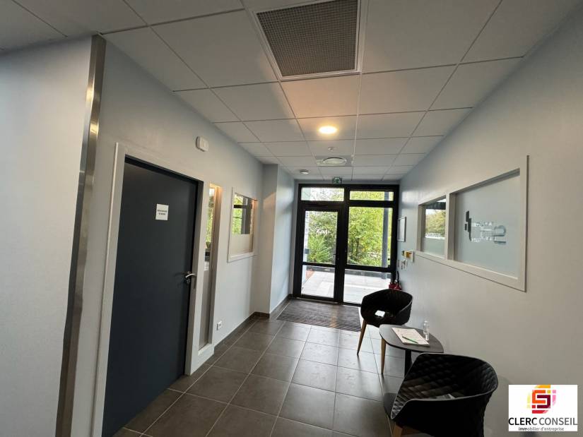Location - Local d'activité 2254m² - Saint-Étienne-du-rouvray
