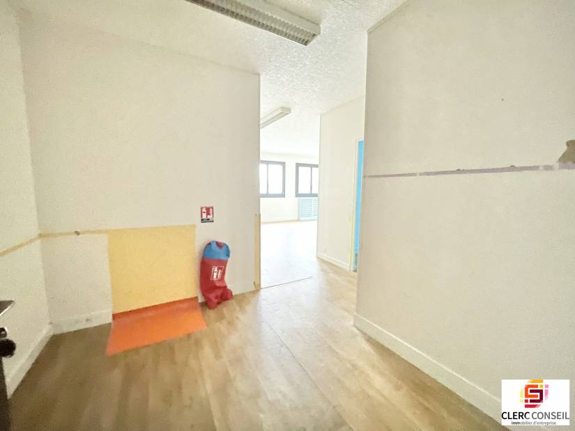 Location - Bureaux 75m² - Bihorel