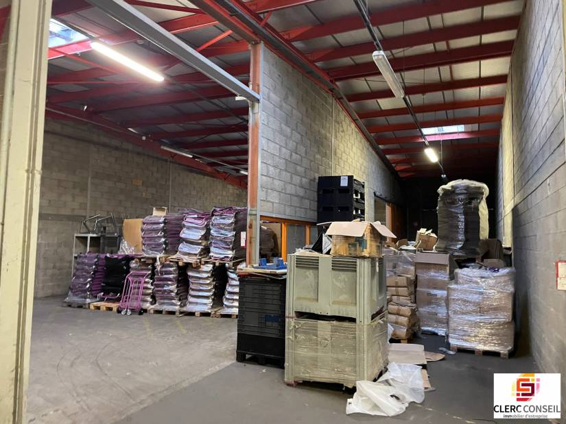 Location - Local d'activité 2080m² - Saint-Étienne-du-rouvray