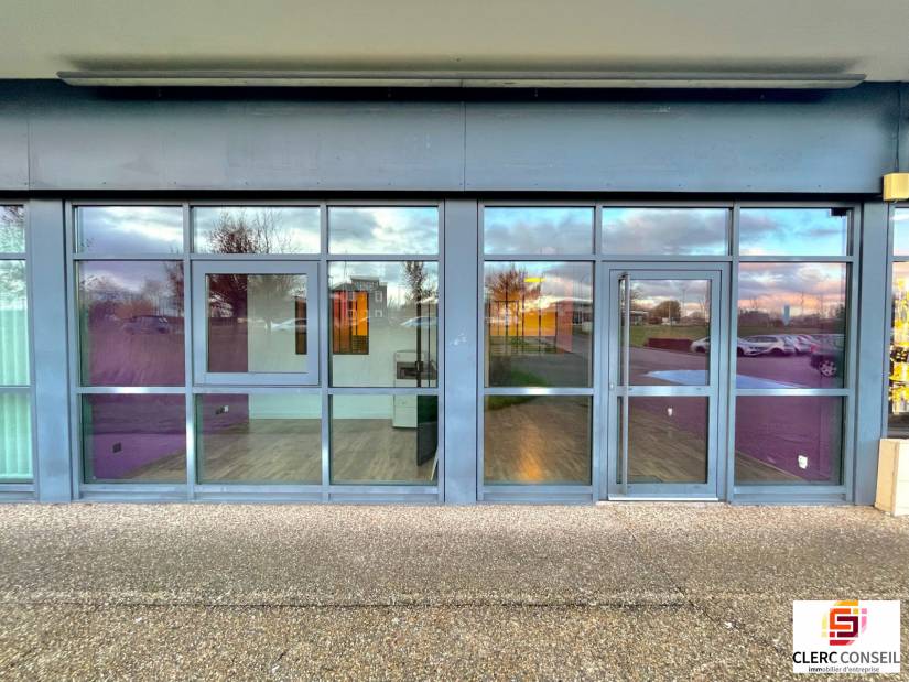 Location - Local commercial 82m² - Isneauville