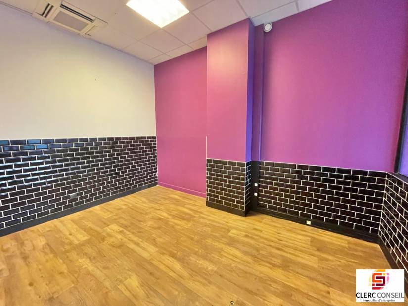 Location - Local commercial 82m² - Isneauville