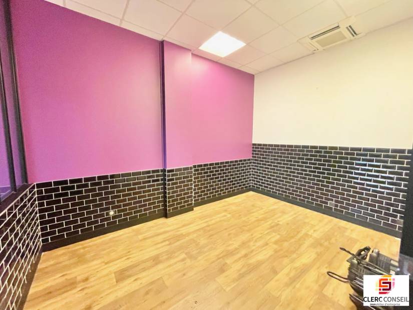 Location - Local commercial 82m² - Isneauville