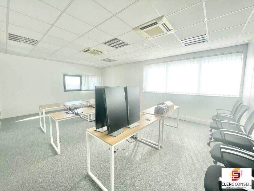 Location - Bureaux 260m² - Isneauville