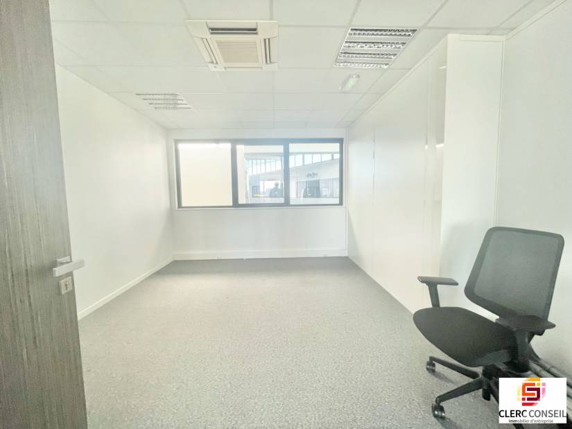 Location - Bureaux 260m² - Isneauville
