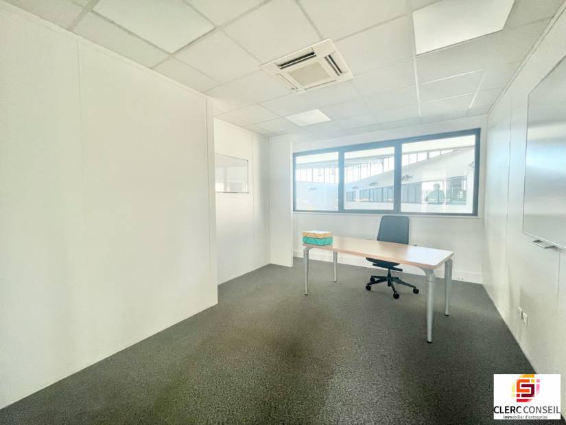 Location - Bureaux 260m² - Isneauville