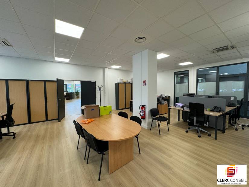 Location - Bureaux 338m² - Isneauville