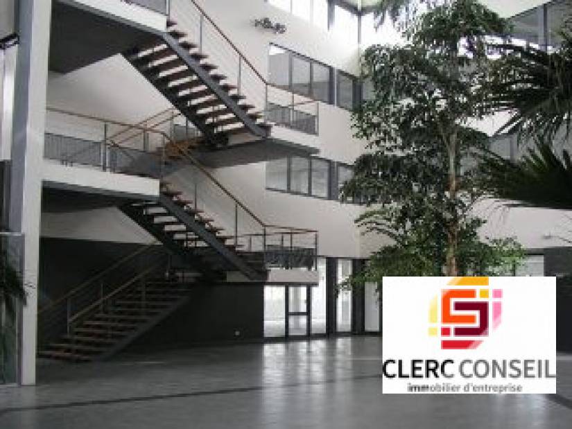 Location - Bureaux 338m² - Isneauville