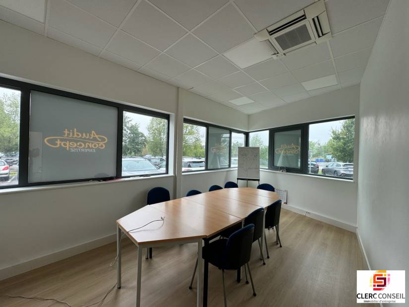 Location - Bureaux 338m² - Isneauville