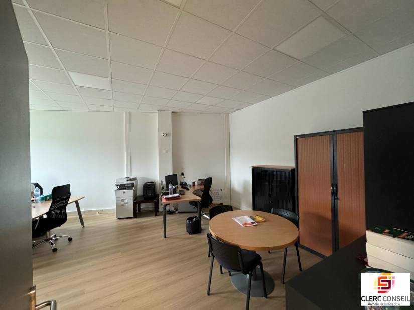 Location - Bureaux 338m² - Isneauville