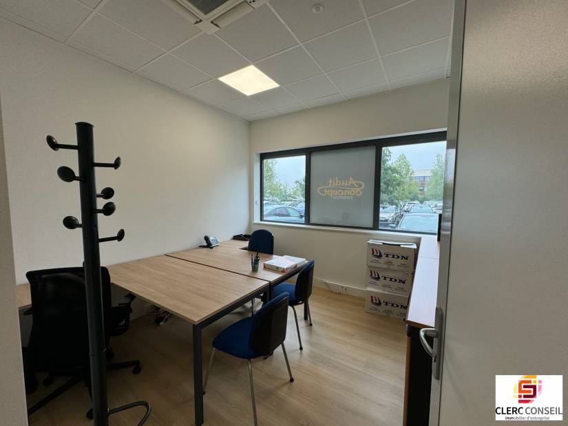 Location - Bureaux 338m² - Isneauville