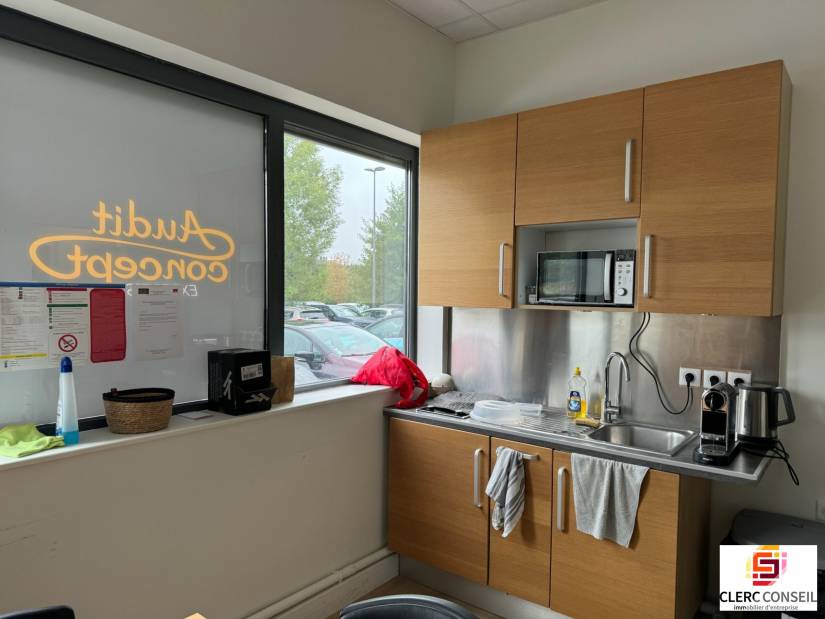 Location - Bureaux 338m² - Isneauville