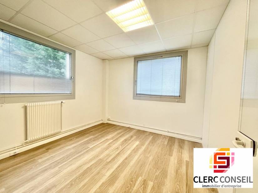 Location - Bureaux 73m² - Bihorel
