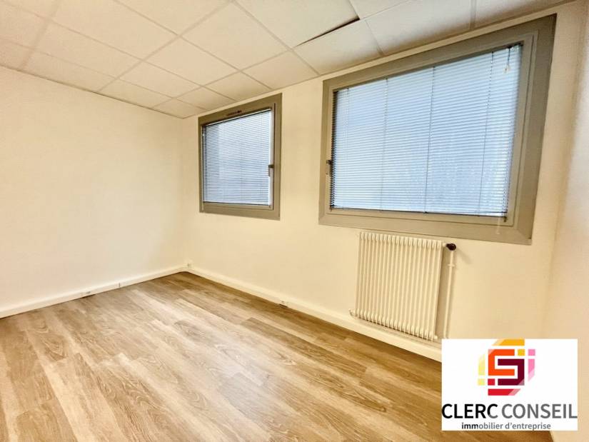 Location - Bureaux 73m² - Bihorel