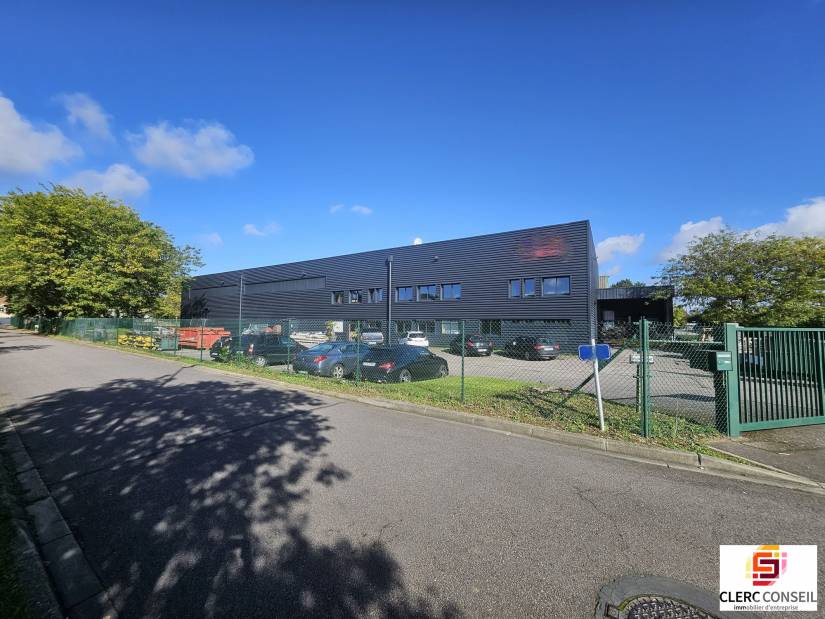Location - Local d'activité 1600m² - Le vaudreuil