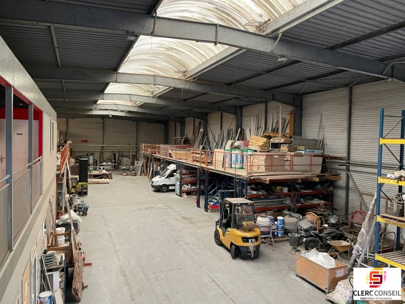 Location - Local d'activité 1600m² - Le vaudreuil