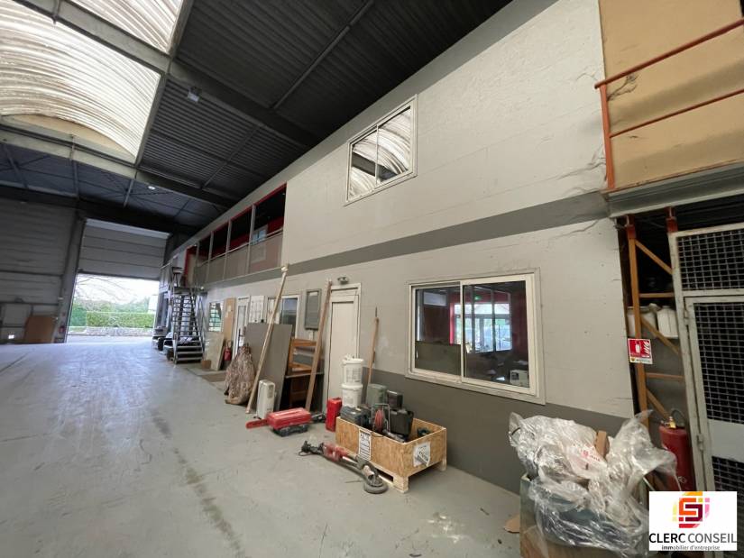 Location - Local d'activité 1600m² - Le vaudreuil