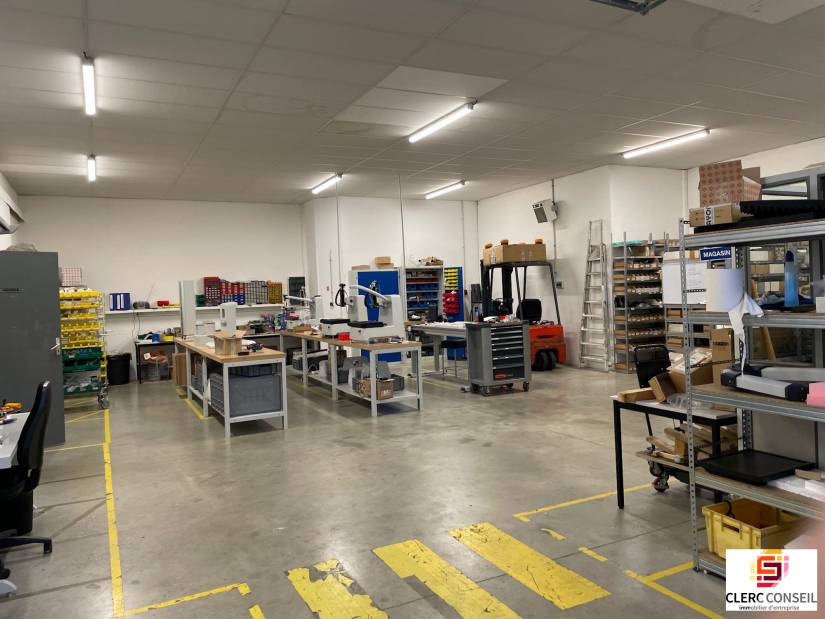 Location - Local d'activité 435m² - Louviers