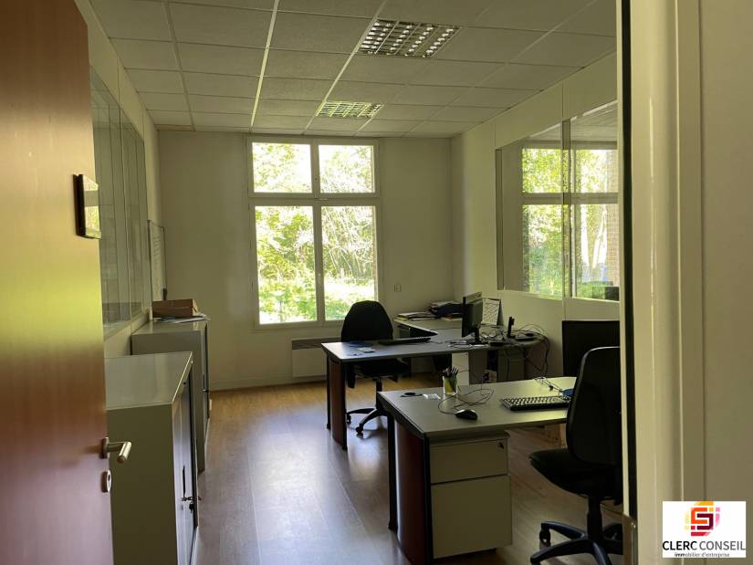 Location - Local d'activité 435m² - Louviers