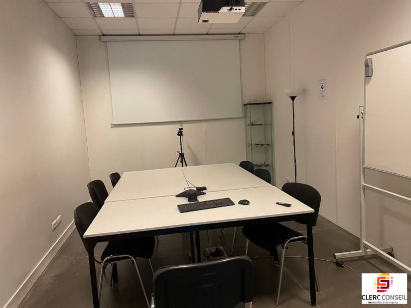 Location - Local d'activité 435m² - Louviers