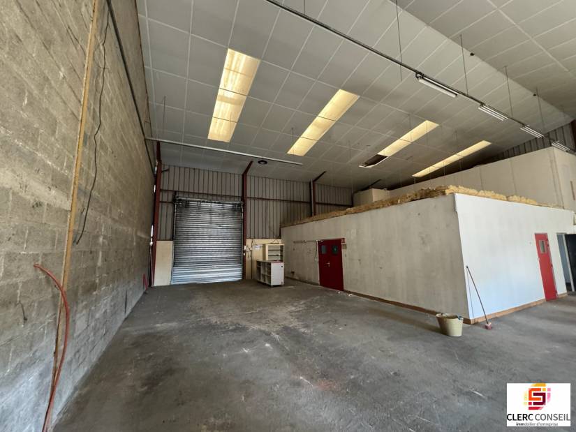 Location - Local d'activité 408m² - Saint-Étienne-du-rouvray