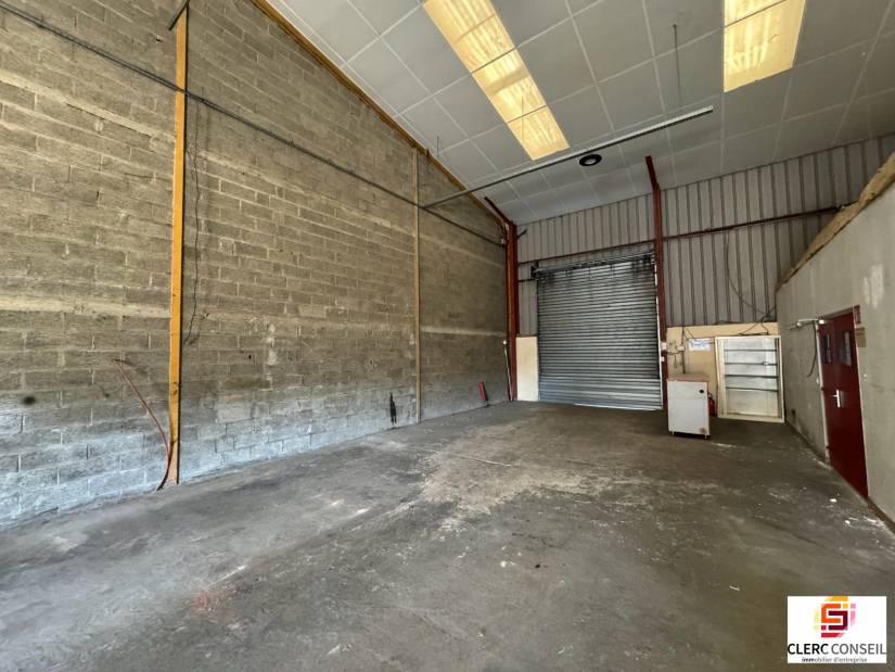 Location - Local d'activité 408m² - Saint-Étienne-du-rouvray