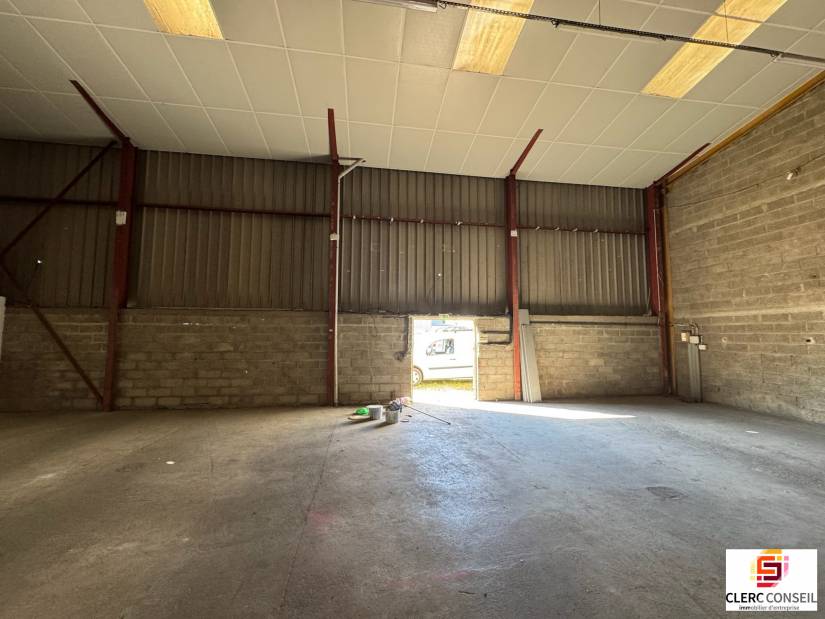 Location - Local d'activité 408m² - Saint-Étienne-du-rouvray