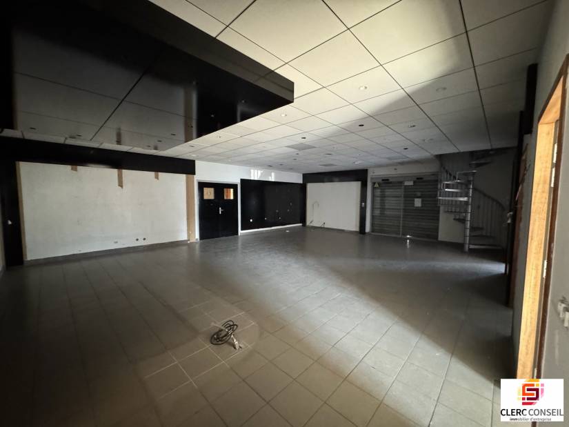 Location - Local d'activité 408m² - Saint-Étienne-du-rouvray