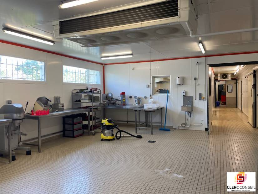 Location - Local d'activité 600m² - Porte-de-seine