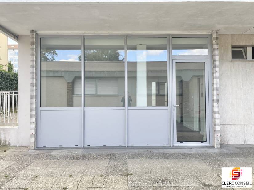 Location - Local commercial 64m² - Petit-couronne