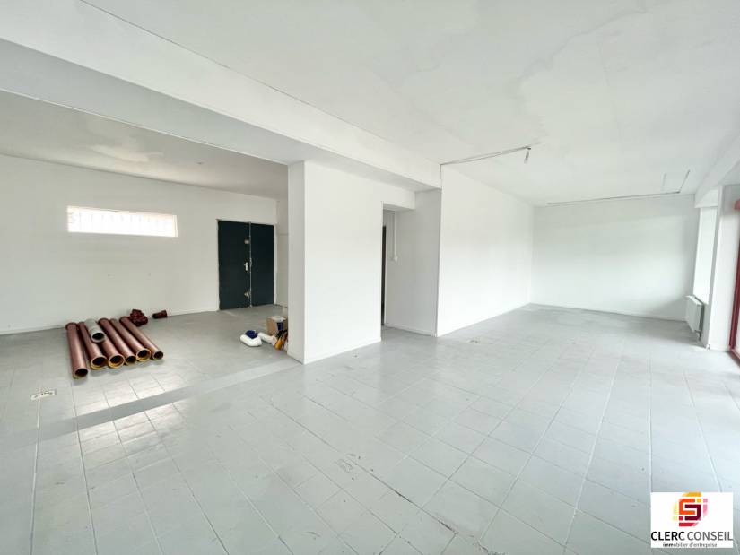 Location - Local commercial 74m² - Petit-couronne