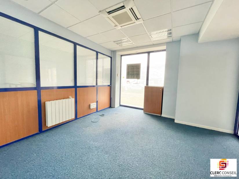 Location - Local commercial 124m² - Petit-couronne