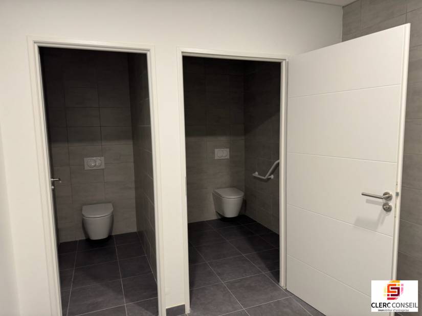 Location - Bureaux 456m² - Saint-martin-du-vivier
