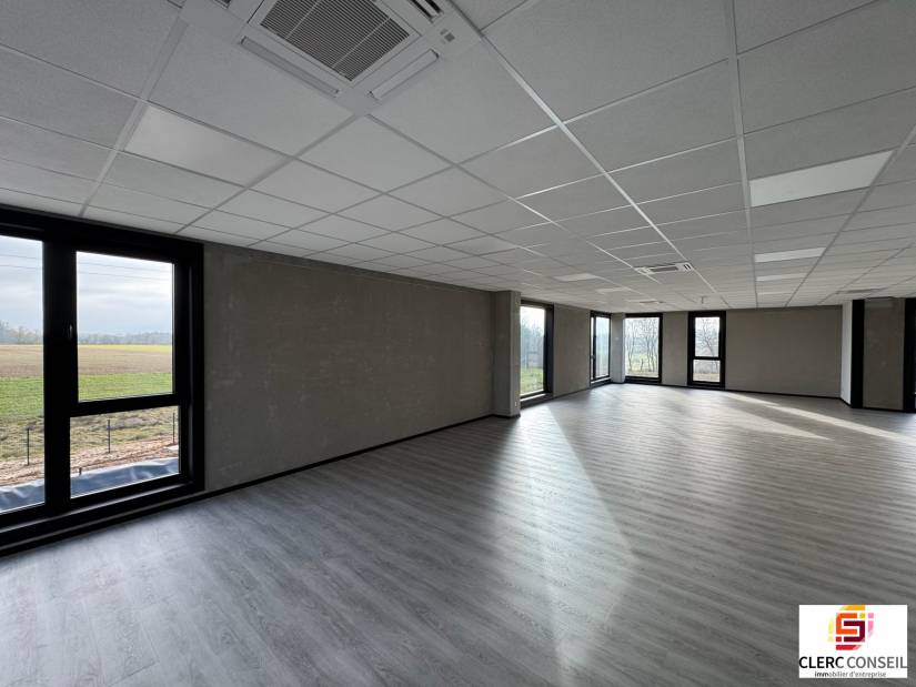 Location - Bureaux 456m² - Saint-martin-du-vivier