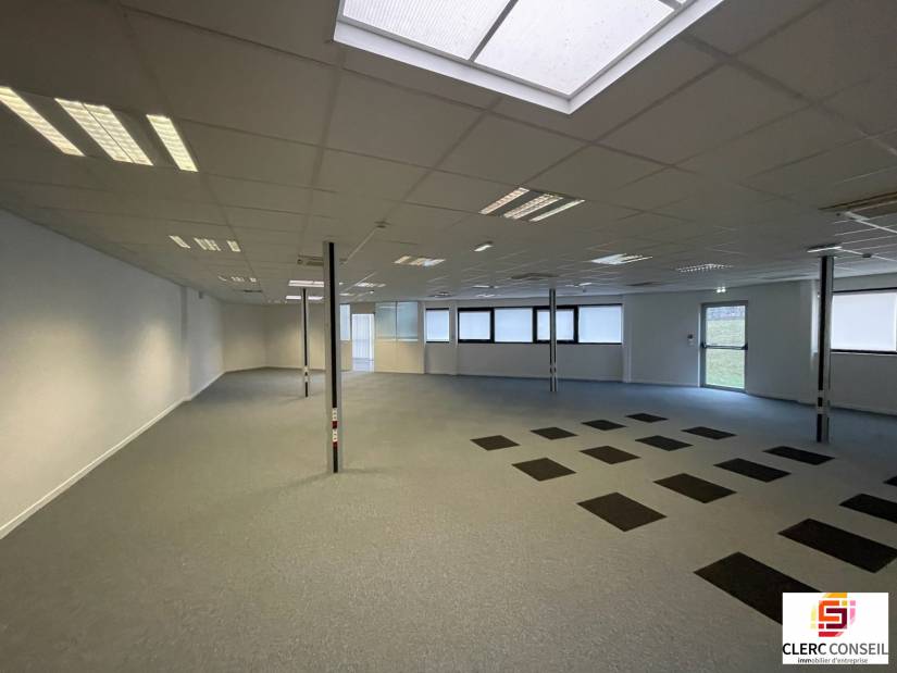 Location - Bureaux 1647m² - Mont-saint-aignan