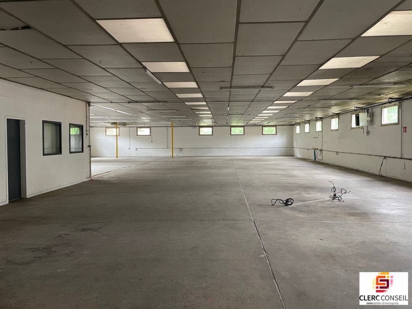 Location - Local d'activité 961m² - Évreux