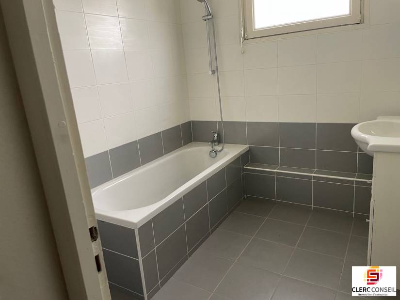 Location - Local d'activité 961m² - Évreux